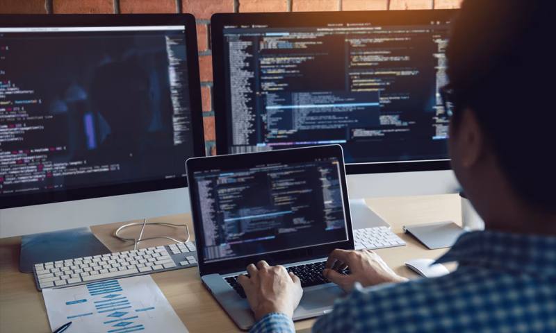数据科学选型：R与Python如何赋能伊金霍洛旗网站建设？